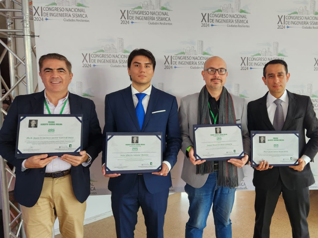 Ingenieros civiles uniandinos reciben Premio Alberto Sarria Molina 2024 