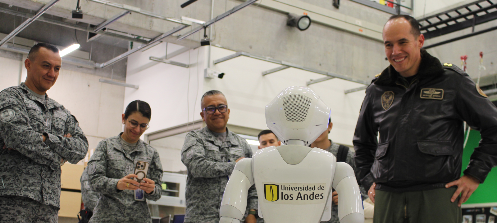 Fuerza Aeroespacial Colombiana y Uniandes avanzan en el futuro espacial del país 