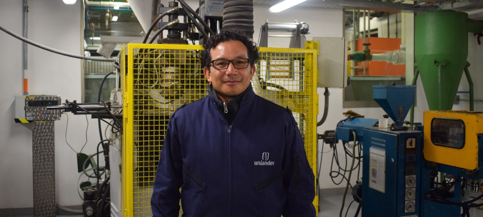 Jimmy Niño, técnico de laboratorio del Departamento de Ingeniería Mecánica