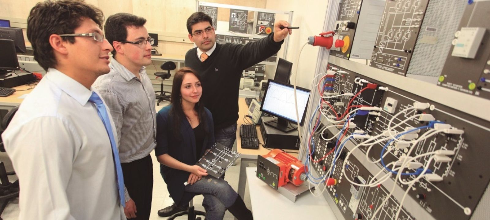 Laboratorio del Departamento de Ingeniería Eléctrica y Electrónica de la Universidad de los Andes