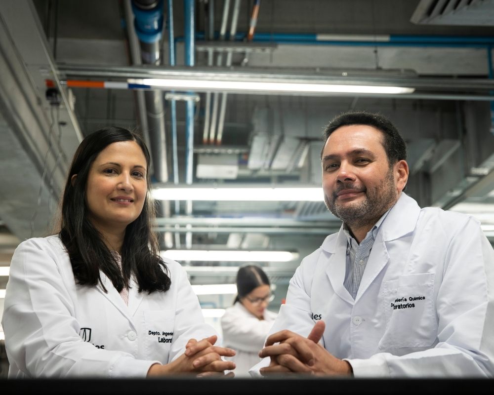 Maria Hernández y Oscar Alvarez, profesores del Departamento de Ingeniería Química y de Alimentos